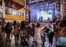 Ilê Aiyê amplia o clima junino com mistura de ritmos afro-baianos e nordestinos em Salvador