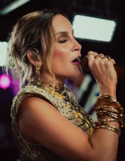 Claudia Leitte arrastou multidão em encerramento de tradicional evento no Rio Grande do Norte