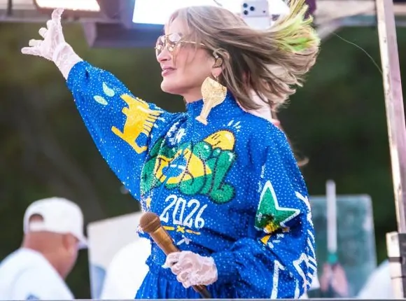 Claudia Leitte arrasta multidão e celebra a força do axé na Micareta da San
