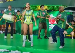 Ivete Sangalo e campeões do penta protagonizam show em amistoso da Seleção Brasileira