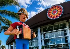 Sandra Sampaio assina cenografia do São João do Outlet Premium Salvador