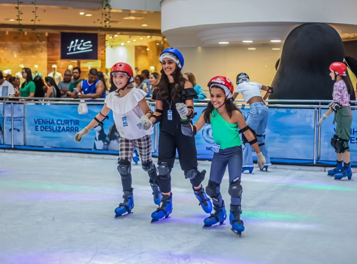 Pista de gelo no Shopping Barra