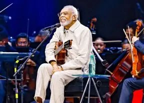 Gilberto Gil emocionou público na reinauguração do TCA, cantando “A Paz”