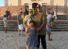 Acompanhado da família, Péricles desembarca em Salvador para pausa rápida na agenda