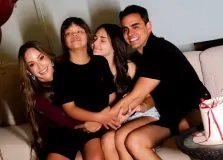 Agda Oliva celebra aniversário em clima de família na Praia do Forte