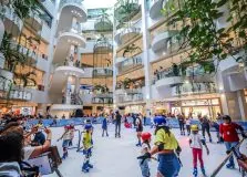Pista de Gelo retorna ao Shopping Barra e promete animar o feriado da Independência da Bahia