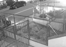 Câmeras registram assalto a casal em frente a condomínio na Graça, em Salvador