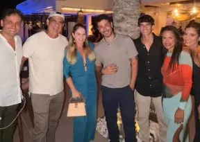 Carlinhos Maia encontra Durval Lelys na Grécia e troca elogios com o cantor baiano