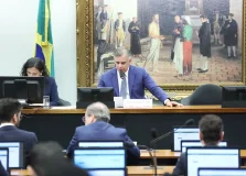 CCJ aprova PEC que acaba com aposentadoria compulsória de juízes como punição