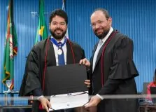 Desembargador do TRE-BA é condecorado com grande honraria da Justiça Eleitoral