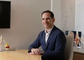 Dr. David Sadigursky avalia aprovação da regulamentação do PRP pelo CFM: “Um marco para a medicina brasileira”