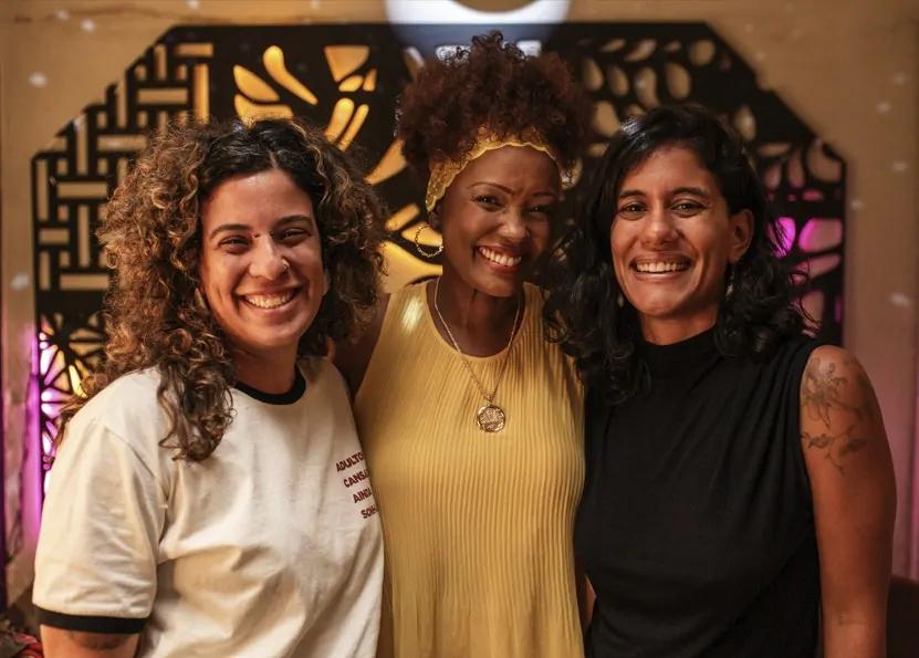 Isabel Fillardis com Flávia Santana e Vilma Carla