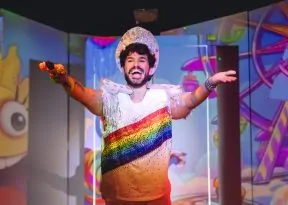 Espetáculo “Além do arco-íris” traz humor, música e recursos visuais em retorno a Salvador