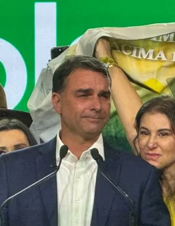 Flávio Bolsonaro oficializa candidatura à Presidência da República nas Eleições 2026