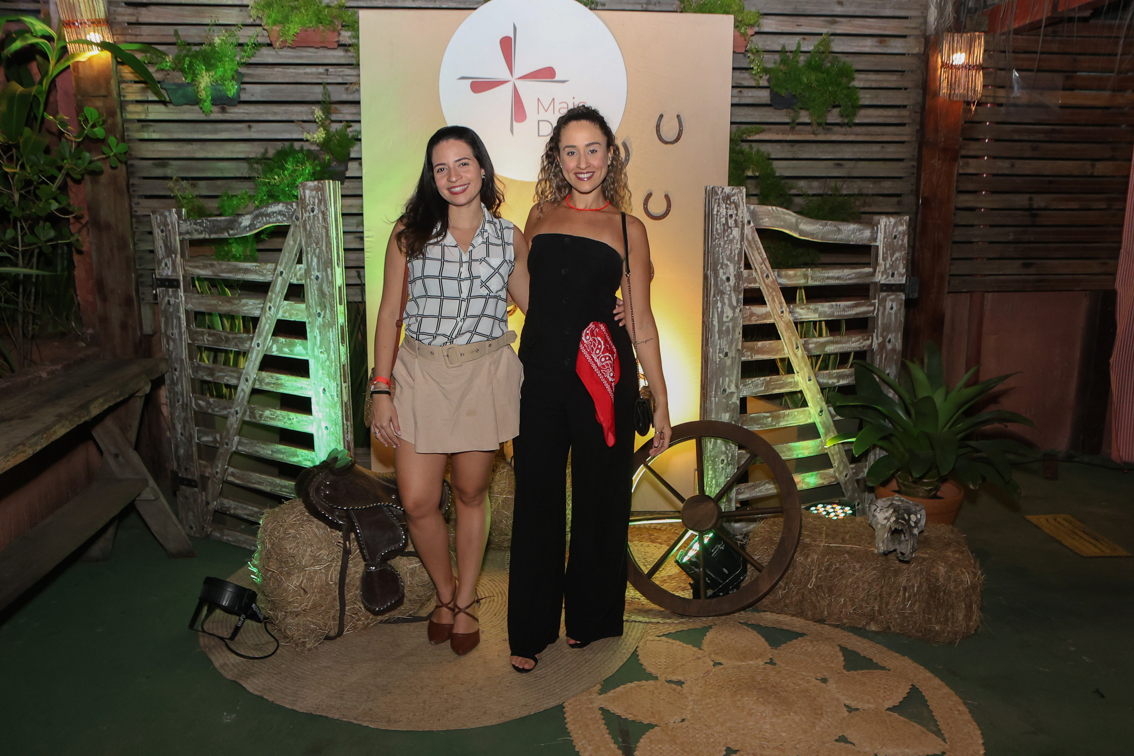 Bia Aleluia e Rebeca Sena
