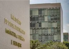 Governo federal anuncia nova rodada de apoio a empresas afetadas por tarifaço dos EUA