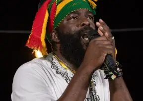 Jardel Souza grava audiovisual na Jamaica inspirado na filosofia Ubuntu