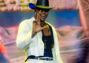 Léo Santana mistura piseiro e pagodão em novo single “Eu Me Apaixonei”