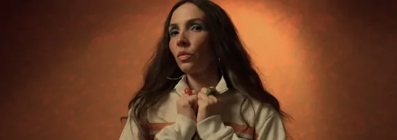 Livia Nery revisita trajetória com espetáculo intimista “Tempo de Mistério” em Salvador