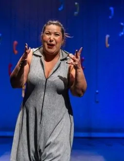 “Antes do Ano que Vem” com Mariana Xavier no Teatro SESC Casa do Comércio