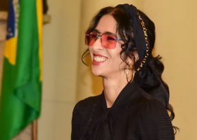 Marisa Monte é homenageada pela USP em abertura das celebrações do bicentenário da Faculdade de Direito