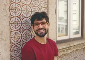 Matheus Peleteiro explora as contradições afetivas e o cotidiano da era digital em novo livro