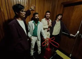 Merlô apresenta atmosfera nostálgica e lírica no lançamento do álbum “CINEMA” em Salvador