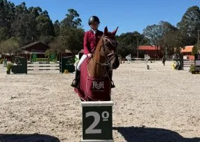 Beatriz Garcez conquista vice-campeonato brasileiro e consolida a Bahia no cenário do hipismo