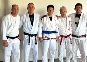 João Roma conquista faixa azul no jiu-jítsu e destaca disciplina aprendida no esporte