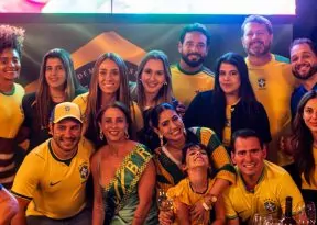 The Latvian reuniu associados para transmissão de Brasil x Noruega com música e gastronomia