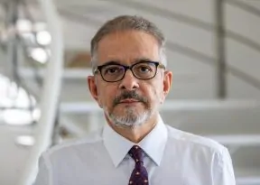 Antonio Lavareda faz leitura dos cenários políticos da Bahia e do Brasil, durante jantar da ACB em Salvador