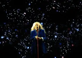 Maria Bethânia lança gravações de show que celebra seis décadas de carreira