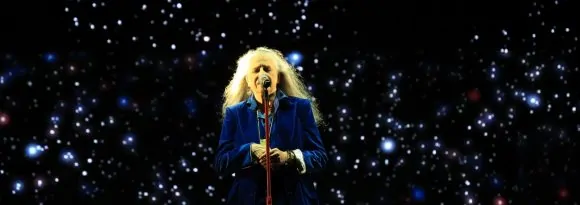 Maria Bethânia lança gravações de show que celebra seis décadas de carreira