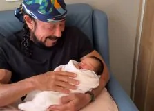 Bell Marques visita neta Malu na maternidade e emociona fãs em primeiro encontro