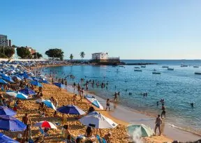 Boias de delimitação serão instaladas na praia do Porto da Barra nesta terça (1º)