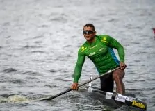 Canoísta baiano, Isaquias Queiroz, conquista ouro no Mundial de Canoagem
