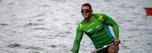 Canoísta baiano, Isaquias Queiroz, conquista ouro no Mundial de Canoagem