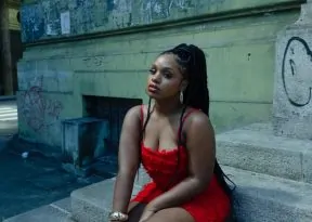 Cantora baiana aposta na força da “black music e afrobeats” e prepara estreia no Estrelas da Casa