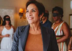 Dina Rachid combina combina voz, corpo, escuta e presença em novo projeto pelo país