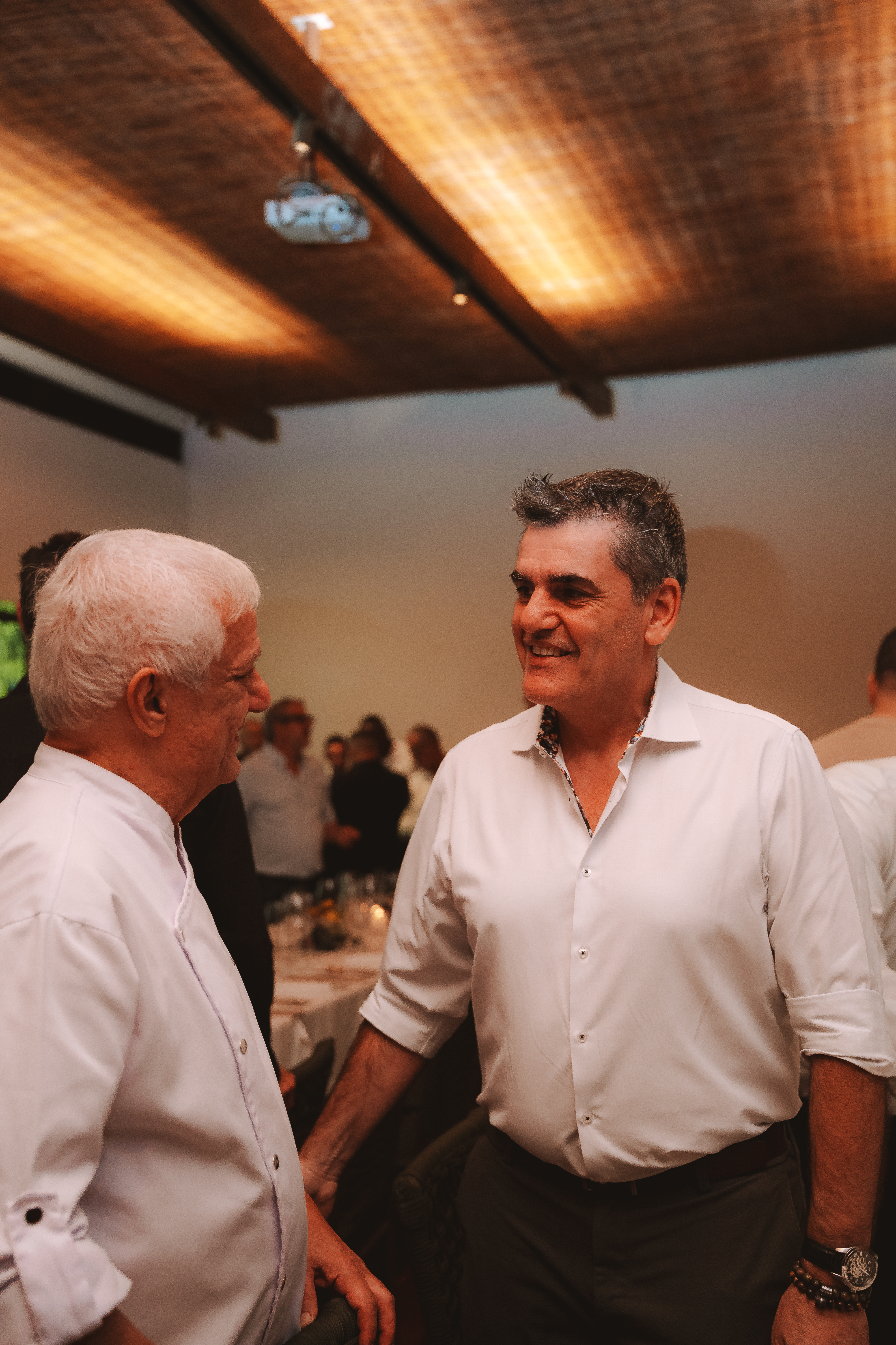 Restaurante Amado reuniu Emmanuel Bassoleil e Oscar Bosch em jantar especial
