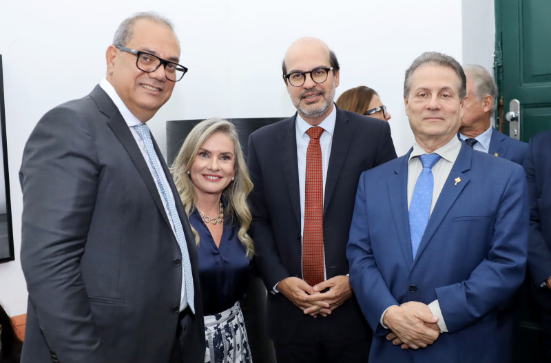 Ivana Bastos recebe a Medalha Thomé de Souza