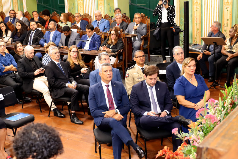 Ivana Bastos recebe a Medalha Thomé de Souza