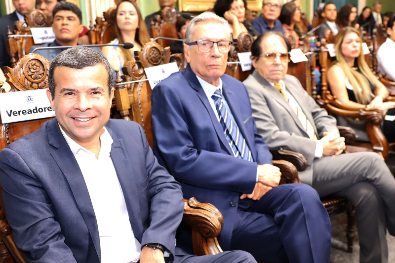 Ivana Bastos recebe a Medalha Thomé de Souza