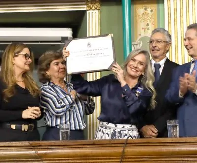 Fotos – Ivana Bastos recebe Medalha Thomé de Souza em reconhecimento à sua trajetória na política baiana