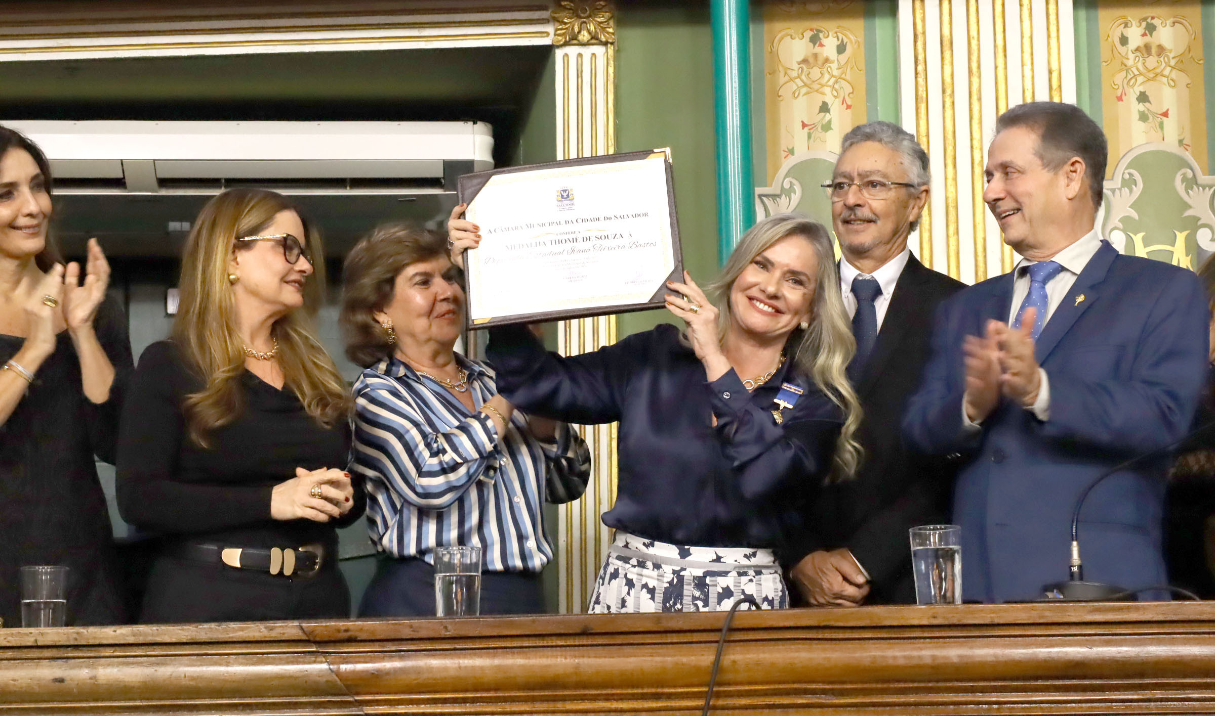 Ivana Bastos recebe a Medalha Thomé de Souza
