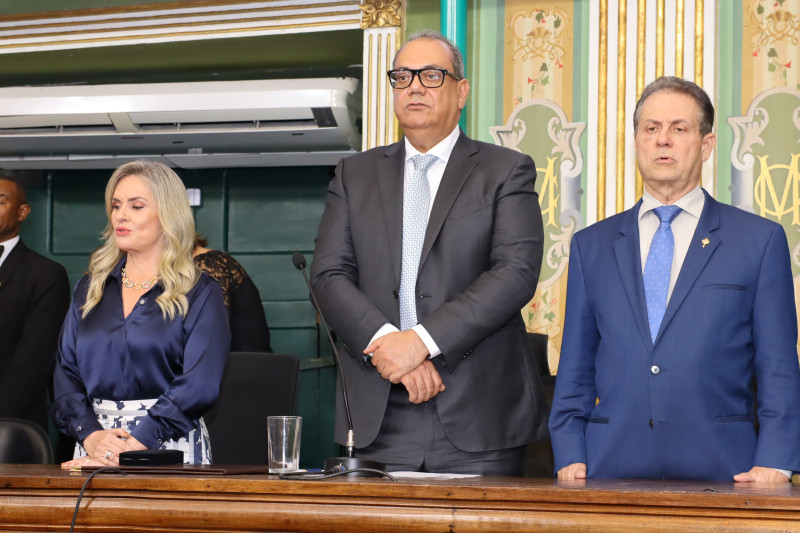 Ivana Bastos recebe a Medalha Thomé de Souza