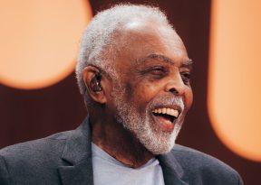 Gilberto Gil emociona ao falar sobre Preta Gil no Saia Justa: “continua provocando tanto carinho”
