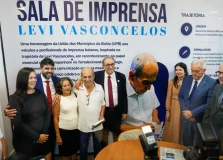 Jornalista Levi Vasconcelos recebe homenagem da União dos Municípios da Bahia