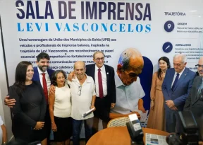 Jornalista Levi Vasconcelos recebe homenagem da União dos Municípios da Bahia