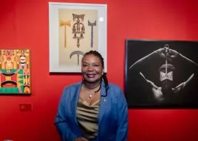 Margareth Menezes prestigia pré-estreia da exposição “3 Obás de Xangô” na nova unidade da CAIXA Cultural Salvador